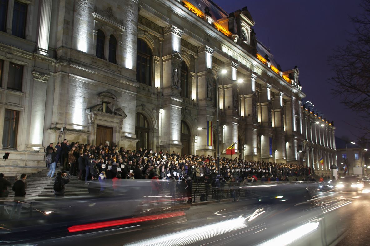 Protest fără precedent în România. Magistrații, în stradă: „Nu mai putem înfăptui actul de justiție”