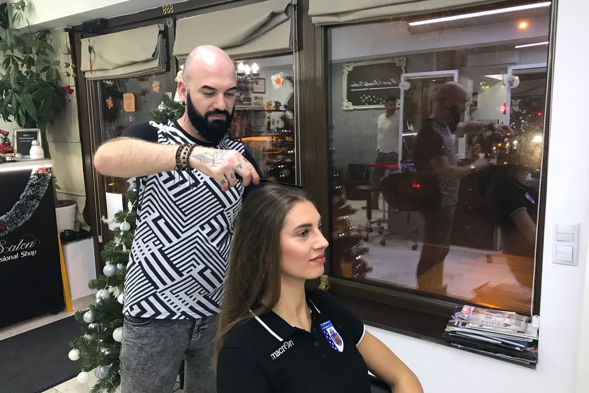 Frumoasele din echipa de volei CSM București, la salonul de cosmetică înainte de meciul anului