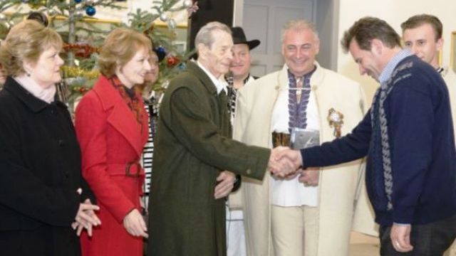 Cum se vede moartea Regelui Mihai la Săvârșin și ce povestesc oamenii locului despre Majestatea Sa