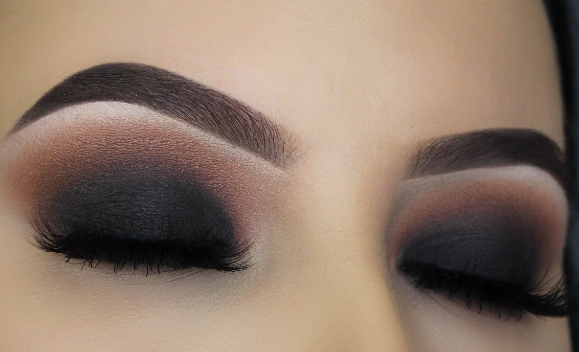 Machiajul de Revelion. Ce nuanțe trebuie să folosești pentru a străluci. Iată patru variante