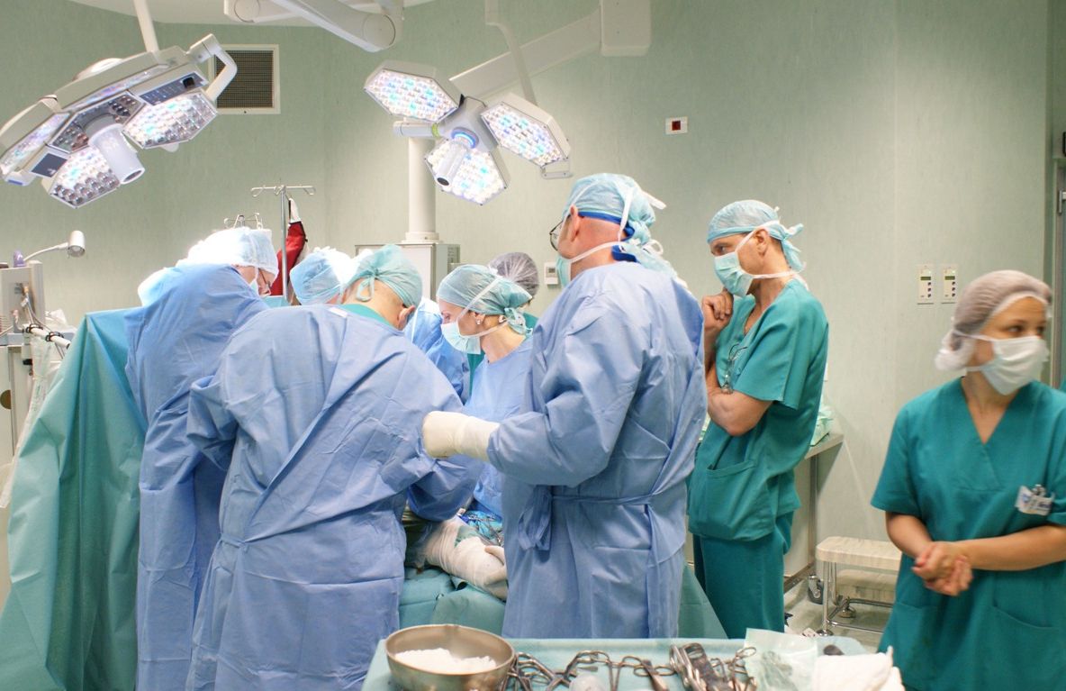 Operaţii întrerupte şi oameni blocaţi în lift, la Spitalul Craiova, din cauza unei pene de curent