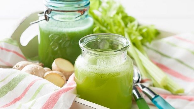 Beneficiile spectaculoase ale sucului de ŢELINĂ. Nu trebuie să-ţi lipsească din meniu