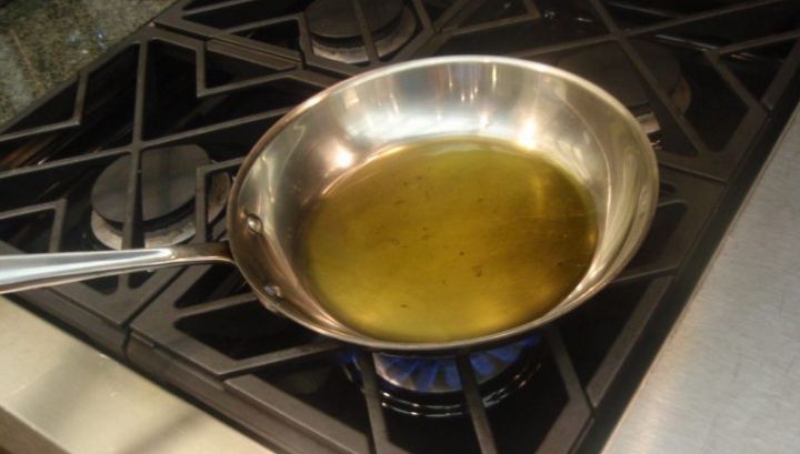 Uleiul folosit nu se aruncă la chiuvetă. Ce se întâmplă dacă faci asta