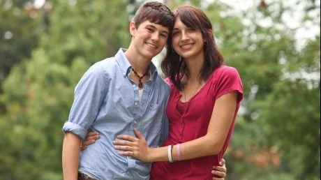 Par că formează un cuplu ca oricare altul.Adevărul din spatele acestei poze fericite te va cutremura