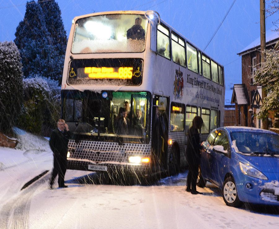 ANGLIA, paralizată pentru a treia zi de vremea rea și de ninsori