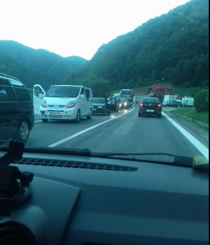 Premieră pe Valea Oltului. Poliţiştii au arătat MOTIVUL pentru care circulaţia e îngreunată joi
