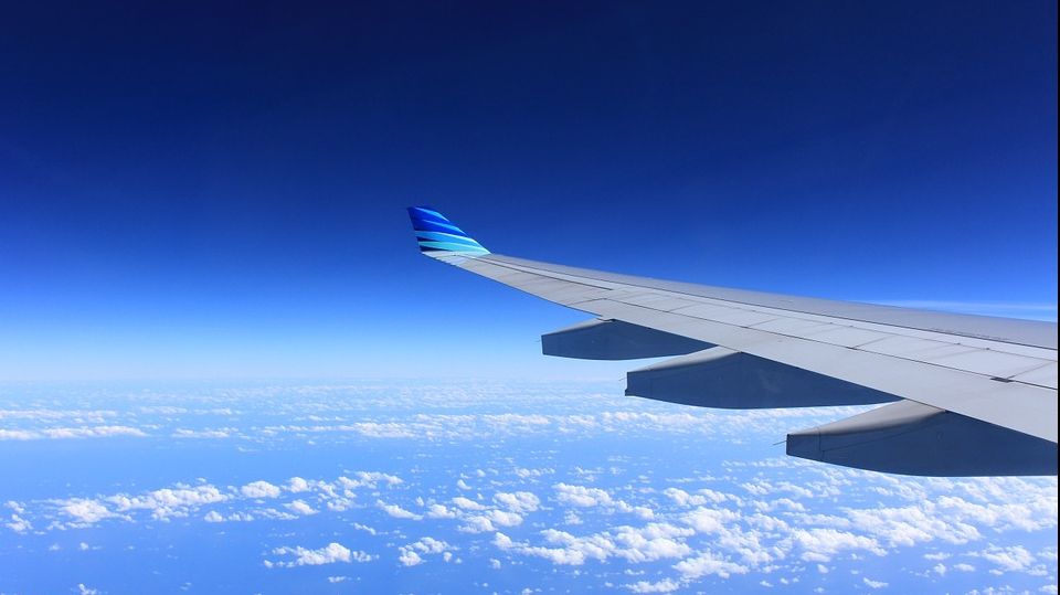 Cele trei lucruri pe care să NU le mai faci niciodată în avion