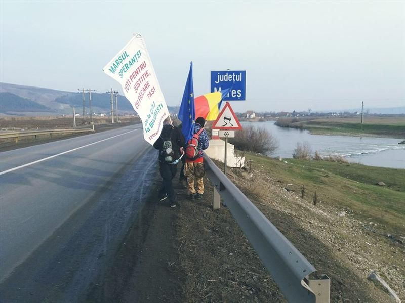 Marș incredibil, de la Cluj la București, pentru protestul masiv din 20 ianuarie