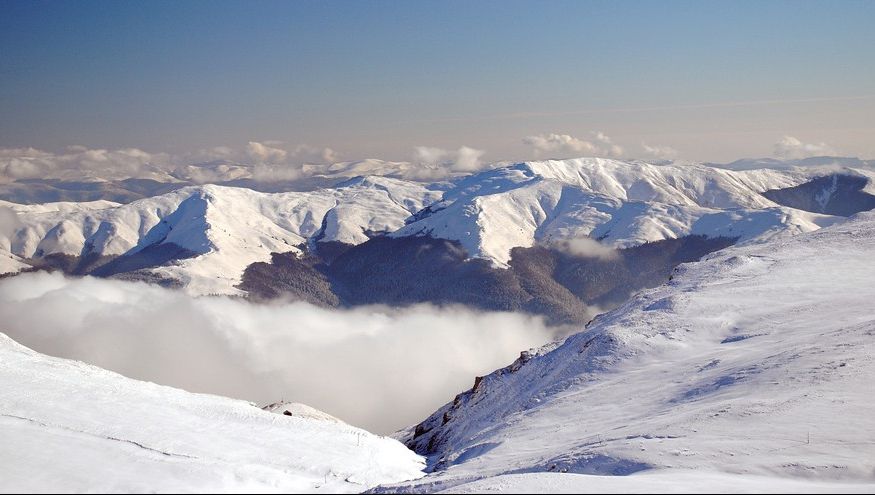 Doi turişti, blocaţi în masivul Bucegi spre vârful Omu