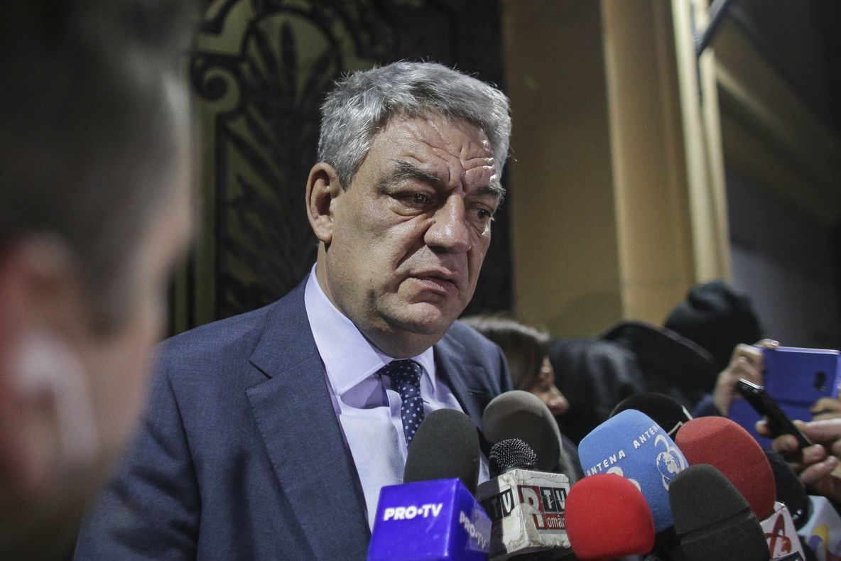 GALERIE FOTO. Primele imagini cu Mihai Tudose, după demisie: „Merg la Guvern să îmi iau lucrurile”