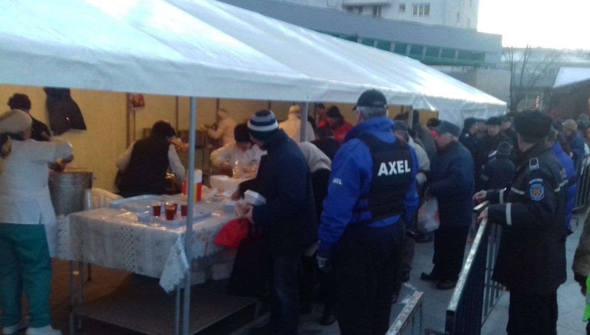 Ziua Unirii la Focşani. Piept de raţă şi icre negre pentru politicieni, fasole pentru omul de rând