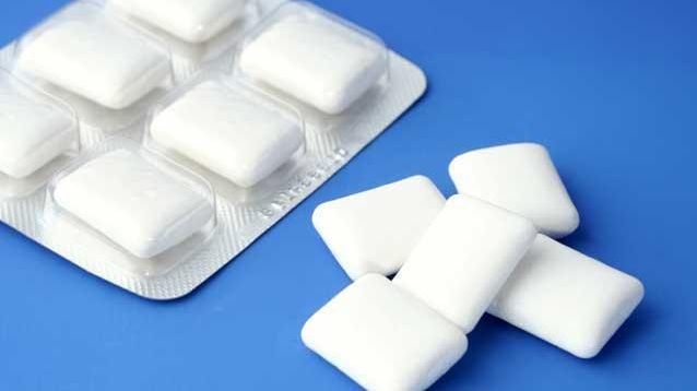 Ce se întâmplă în corpul nostru când înghiţim o gumă de mestecat. Avertismentul medicilor