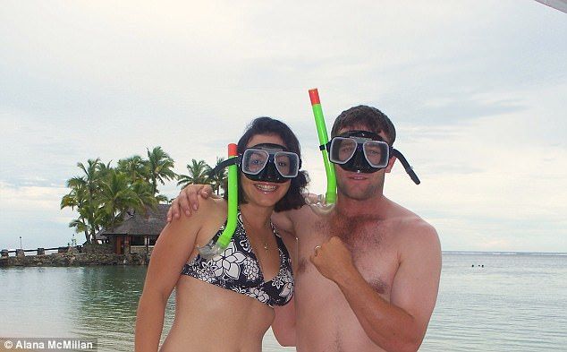 Şi-a pierdut verigheta în luna de miere, în apele Oceanului. Cine i-a înapoiat-o, 10 ani mai târziu