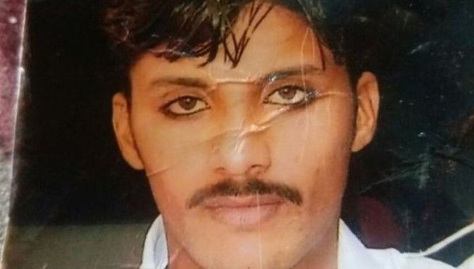 Se plimba pe stradă, iar polițiștii l-au ucis. Motivul este INCREDIBIL