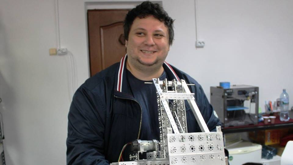 Românul care a realizat o dronă interzisă de serviciile secrete engleze 