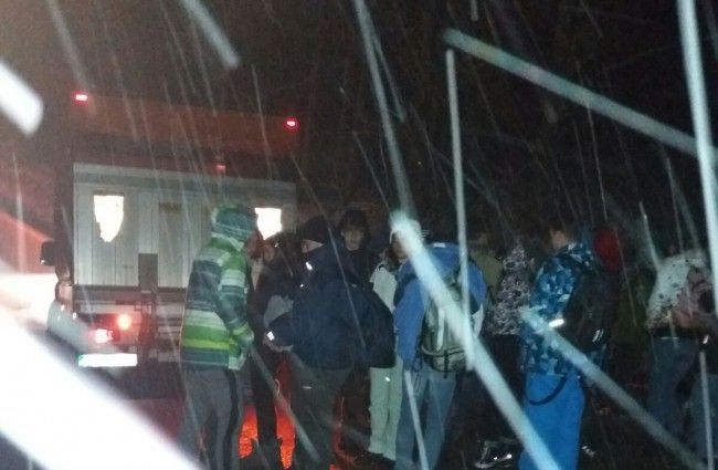 Zeci de copii, salvaţi de drumari din mijlocul nămeţilor (VIDEO)