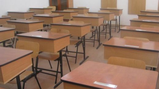 Profesorii, tratați în batjocură de guvernele PSD. Puterea ne vrea proști pe toți