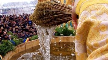 Cum se foloseşte CORECT Agheasma mare. Instrucţiunile oficiale ale Bisericii