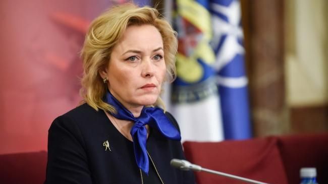 Carmen Dan, aspru criticată de Godină: "Vorbeşte ca tanti de la tarabă care îți vinde „decât” mere”