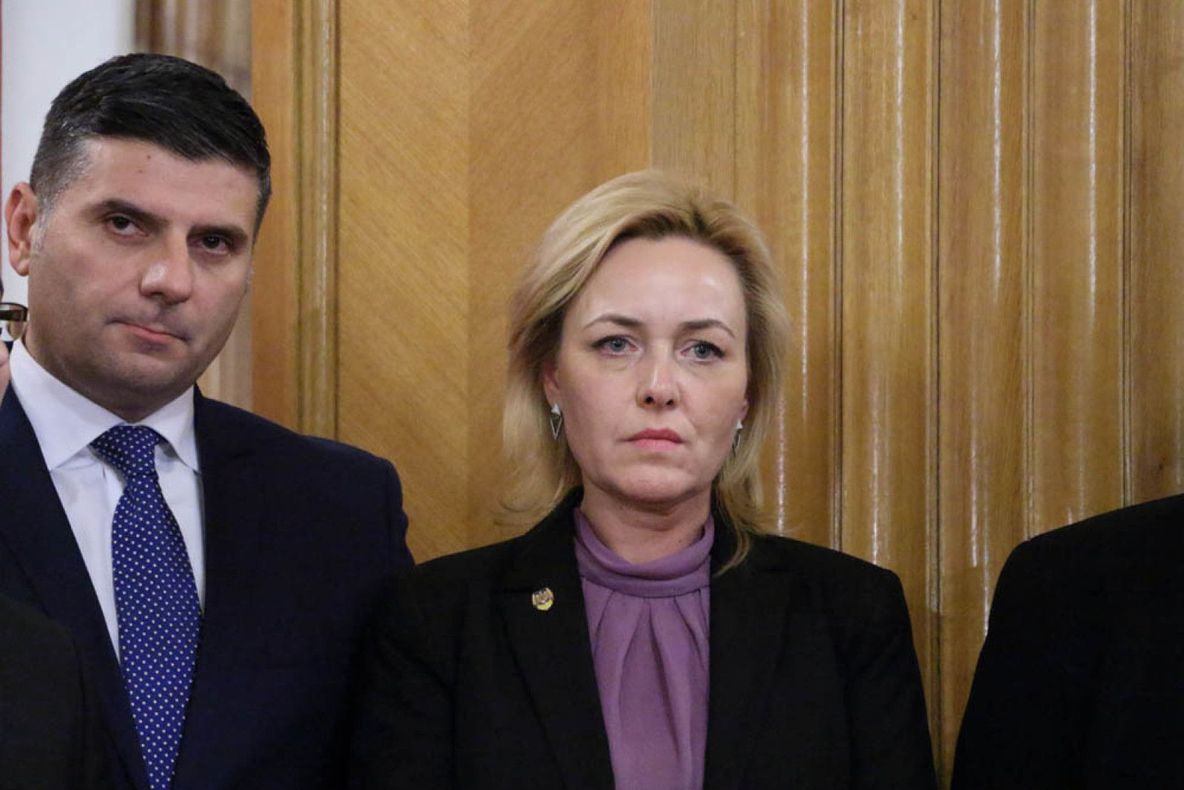 Carmen Dan, discuţie cu Mihai Tudose, după şedinţa de Guvern