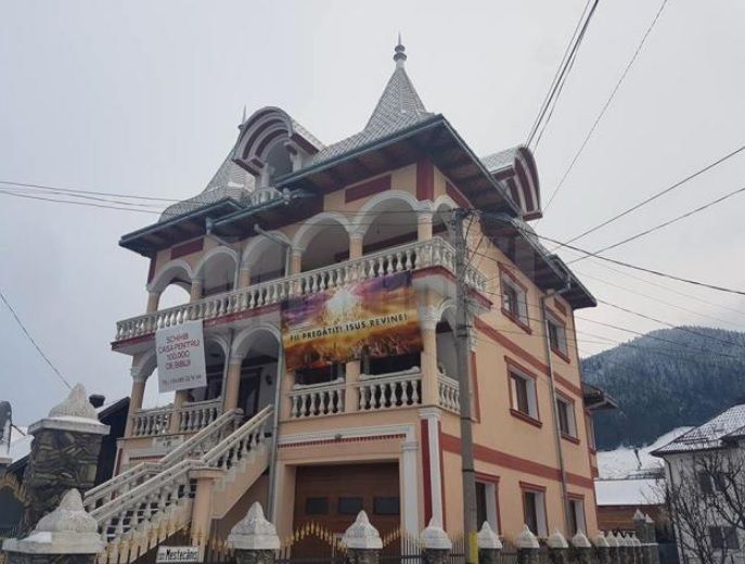 Cum îşi VINDE un bărbat din Suceava casa. Nu cere niciun ban pe ea! 