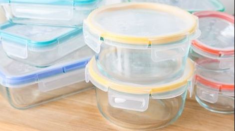 Cum scapi de mirosul neplăcut din caserolele de plastic