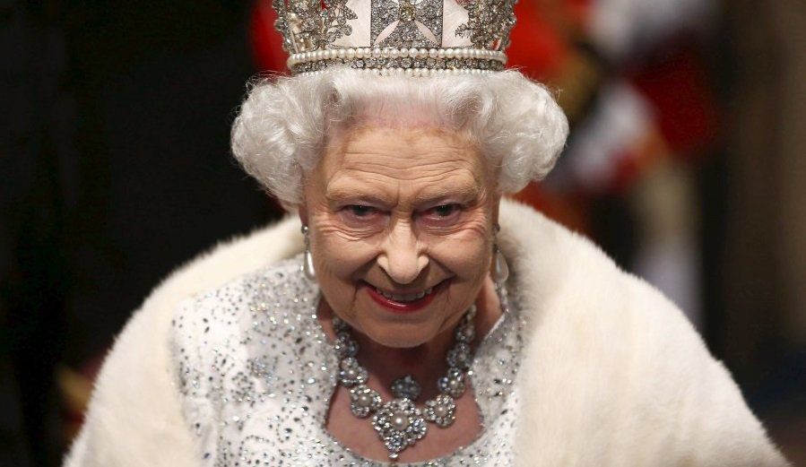 Regina Angliei, la un pas să fie ucisă de un tânăr de 17 ani cu probleme psihice