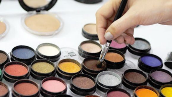  Pericolele din produsele cosmetice și alternativele naturale la îndemâna oricui. Le ai deja în casă