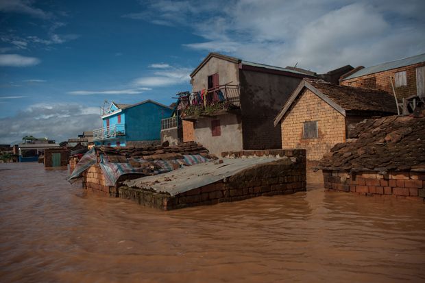 Ciclonul Ava a făcut RAVAGII: cel puţin 29 de morţi şi peste 13.000 de persoane evacuate