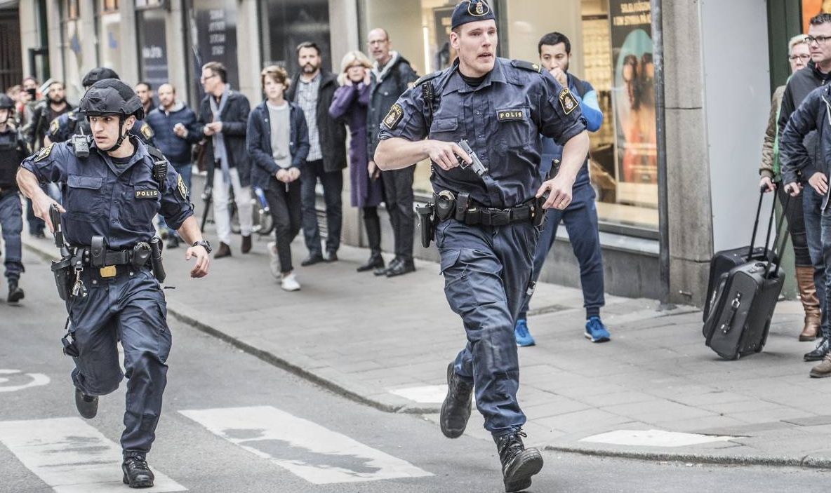 Explozie suspectă lângă o stație de metro din Stockholm. Un om a murit