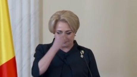 Gestul făcut în premieră de Viorica Dăncilă la depunerea jurământului