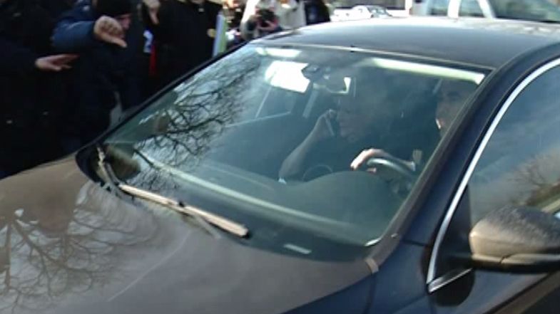 Viorica Dăncilă, huiduită la intrarea în Parlament, în ziua votului pentru învestirea guvernului