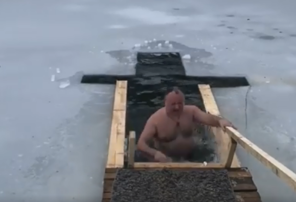 S-a băgat Putin la gheaţă, hop şi Dodon! (VIDEO)