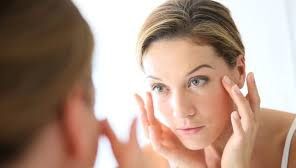 Dacă ai probleme de sănătate le poți observa pe față. Iată 6 semne clare!