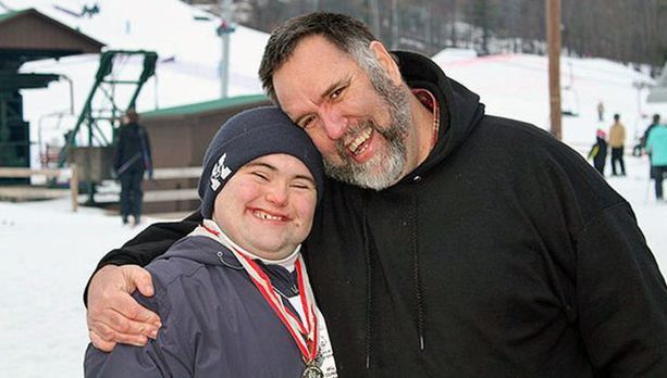 Povestea cutremurătoare a tânărului cu sindromul Down care conduce o afacere uriașă