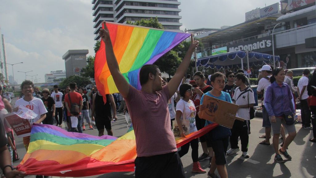 Travestiţii dintr-un stat islamic au fost prinşi şi obligaţi să se îmbrace în haine bărbăteşti