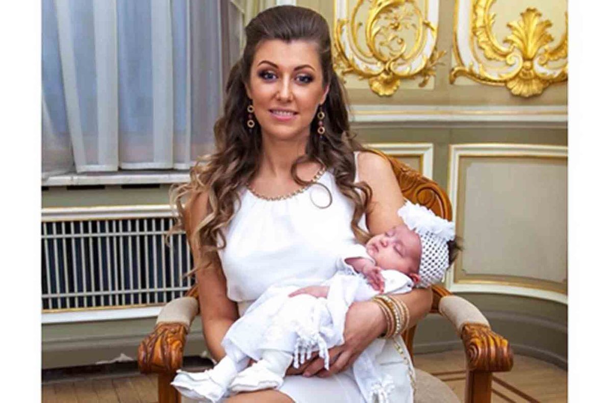 Câştigă toate CONCURSURILE de MISS la care participă - cum arată "cea mai sexy bunică" din lume