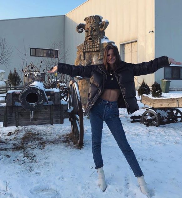 Femeia cu cei mai frumoși sâni naturali din lume se află în România. FOTO incendiare 