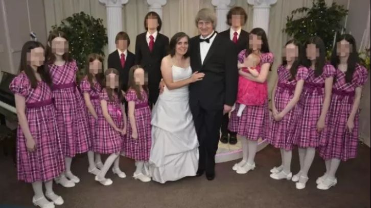 Detalii înfiorătoare despre părinţii care şi-au ţinut captivi, torturat şi înfometat cei 13 copii