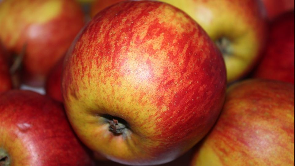 Cum să elimini pesticidele din coaja fructelor 