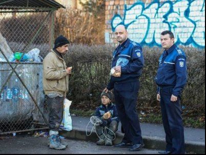 Doi poliţişti din Braşov, VIRALI pe internet. Cum au fost fotografiaţi de un necunoscut