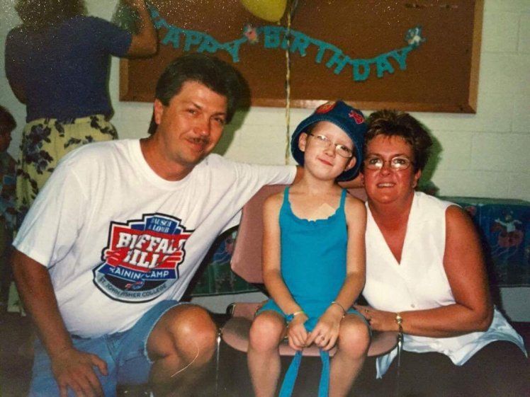 I-a ras părul fetiţei sale de 7 ani şi a drogat-o. Continuarea e halucinantă - "Mama e un monstru"