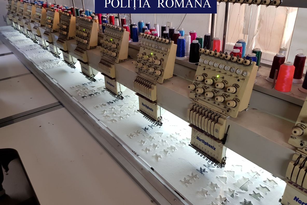 Fabrică ilegală în orașul Pantelimon. Producea haine contrafăcute cu etichete de branduri celebre
