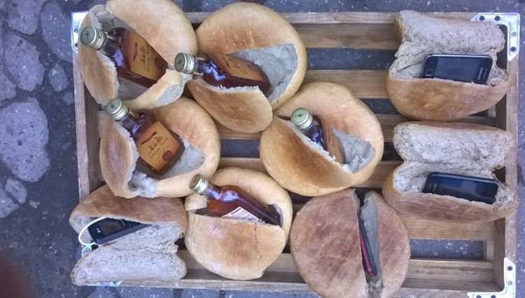 Descoperire incredibilă în pâinile trimise deținuților dintr-un penitenciar