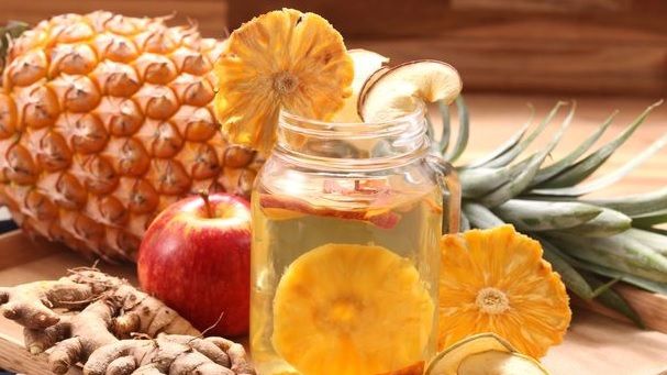 3 infuzii de fructe care ard grăsimile