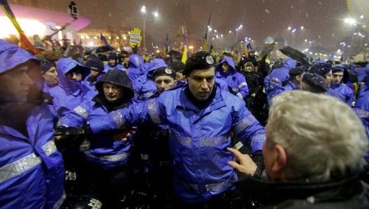 TOTUL A IEŞIT LA IVEALĂ: Cine e jandarmul bătăuş? Ce ordine i-ar fi dat superiorii?