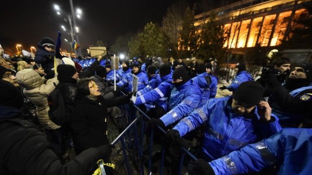 Liberalii cer anchetă în Parlament pentru acţiunile jandarmilor