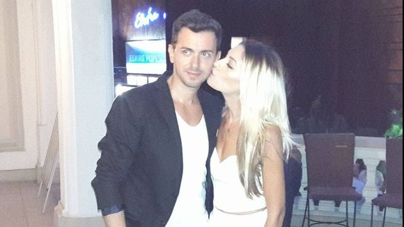 Au devenit părinţi, în cel mai mare secret! Ce cuplu de vedete din România e în al nouălea cer!