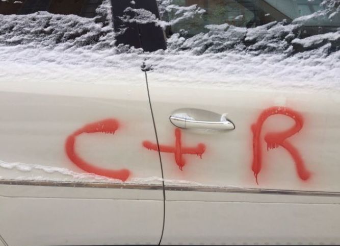 Mașina unui lider PSD a fost vandalizată. FOTO șocant