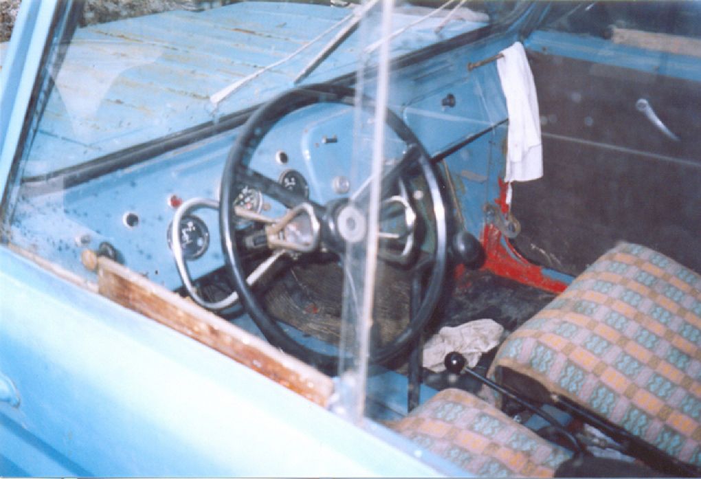 Mașina rară și BIZARĂ, văzută pe străzile din capitala Moldovei